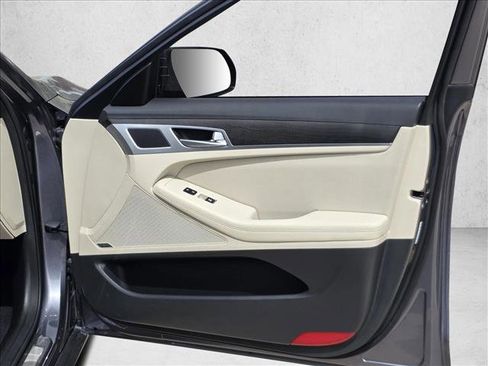 Used 2016 Hyundai Genesis 3.8 w/ Option Group 04 image 10