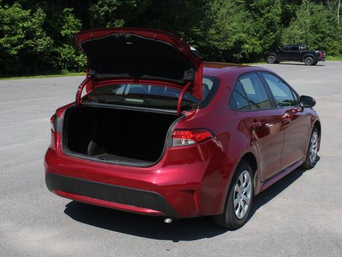 Used 2022 Toyota Corolla LE w/ Carpet Mat Package (TMS) FWD image 7