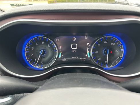 Used 2020 Chrysler Pacifica Limited image 13
