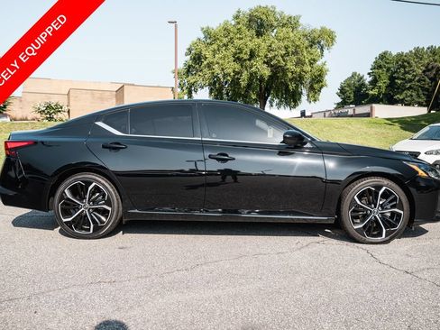 Used 2024 Nissan Altima 2.5 SR FWD image 8
