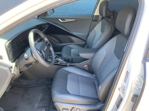 Used 2024 Kia Niro Wind w/ Wind Preserve Package FWD image 9