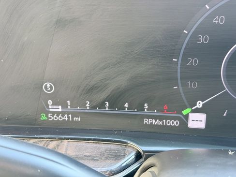 Used 2021 Cadillac Escalade Premium Luxury image 28