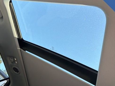 Used 2021 Ford Explorer XLT w/ Equipment Group 202A image 11