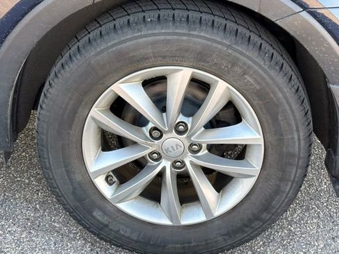 Used 2018 Kia Sorento LX image 8