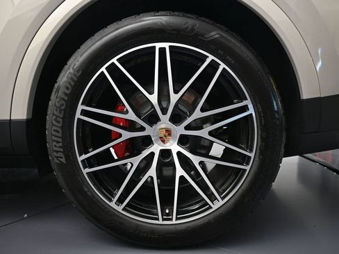 Used 2026 Porsche Cayenne S AWD/4WD image 38