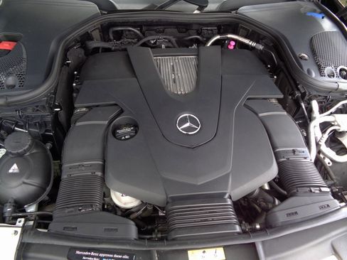 Used 2017 Mercedes-Benz E 400 4MATIC Wagon w/ Premium 1 Package image 17