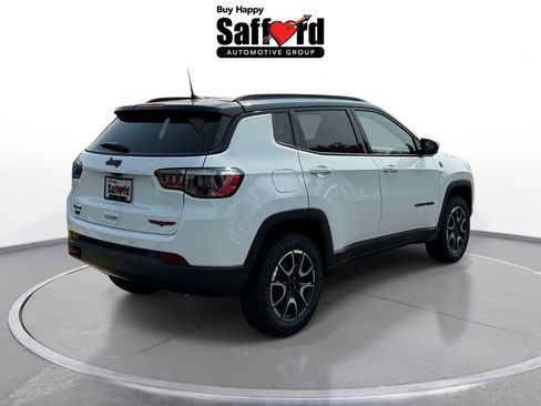 New 2026 Jeep Compass Trailhawk w/ Sun, Sound & Navigation Group AWD/4WD image 9