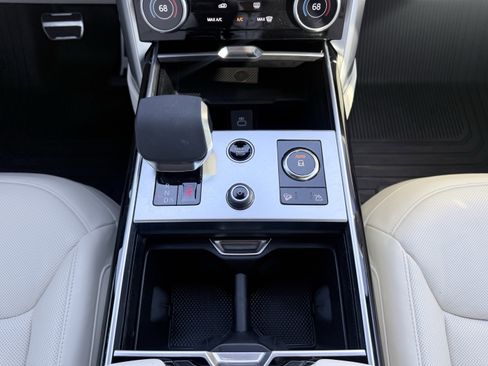 Used 2023 Land Rover Range Rover Long Wheelbase Autobiography image 16