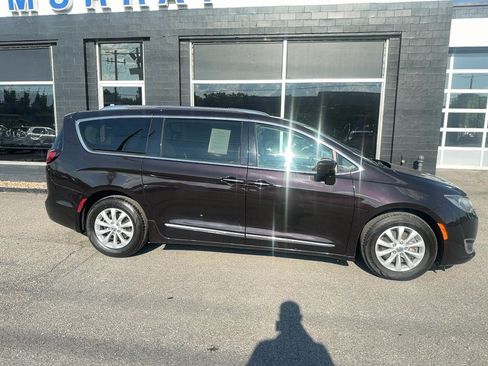 Used 2019 Chrysler Pacifica Touring-L FWD image 8