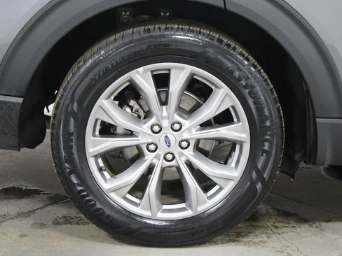 Used 2023 Ford Explorer Limited image 13