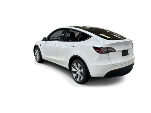 Certified 2022 Tesla Model Y Long Range AWD/4WD image 4