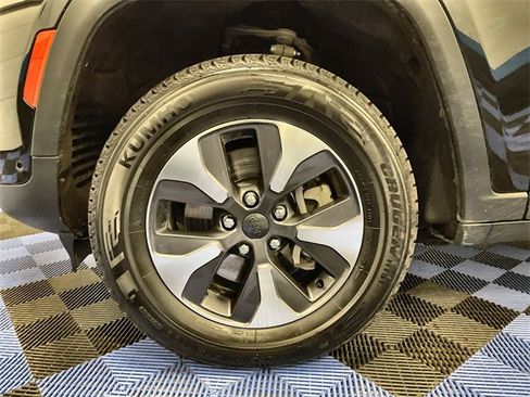 Used 2022 Jeep Grand Cherokee Limited 4xe w/ Luxury Tech Group II image 10