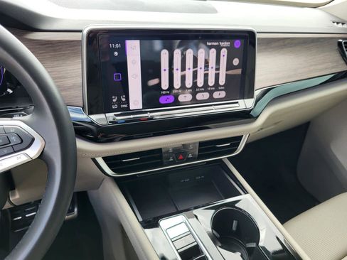 Used 2024 Volkswagen Atlas SEL Premium R-Line image 21