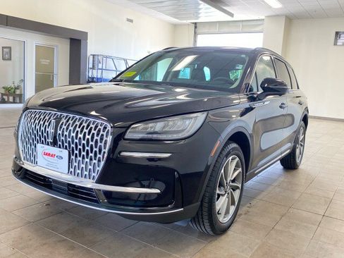 Used 2025 Lincoln Corsair AWD w/ Equipment Group 101A image 4