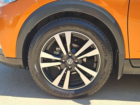 Used 2020 Nissan Kicks SR w/ SR Premium Package FWD image 35