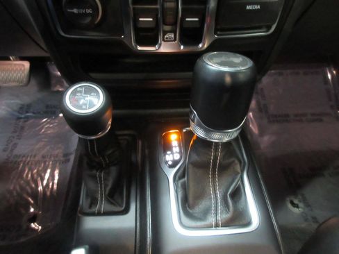 Used 2023 Jeep Wrangler Unlimited Sahara AWD/4WD image 38