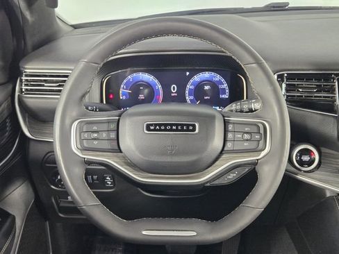 Used 2024 Jeep Wagoneer L Series II w/ Flexible Seating Group image 21