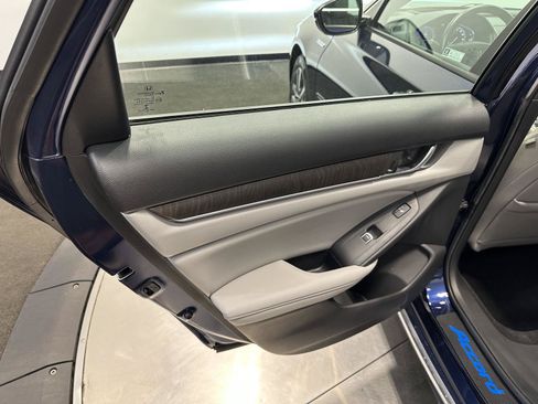Used 2020 Honda Accord Touring image 29