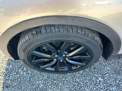 Used 2017 Ford Escape Titanium image 21