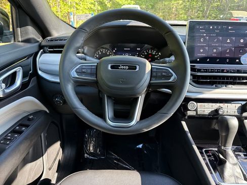 Used 2025 Jeep Compass Limited AWD/4WD image 16