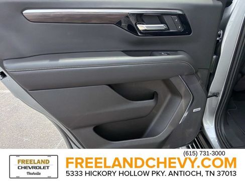 Used 2025 Chevrolet Tahoe Premier AWD/4WD image 15