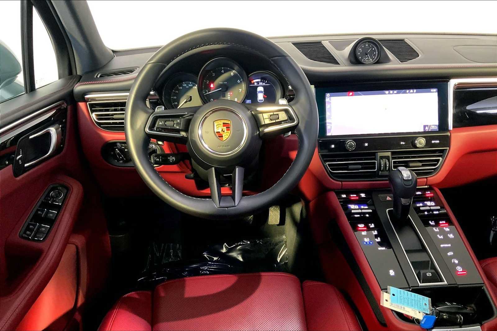 Certified 2023 Porsche Macan AWD/4WD image 13