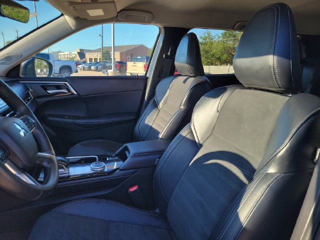 Used 2025 Mitsubishi Outlander SE FWD image 15