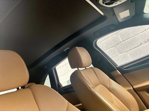 Certified 2024 Porsche Macan AWD/4WD image 27