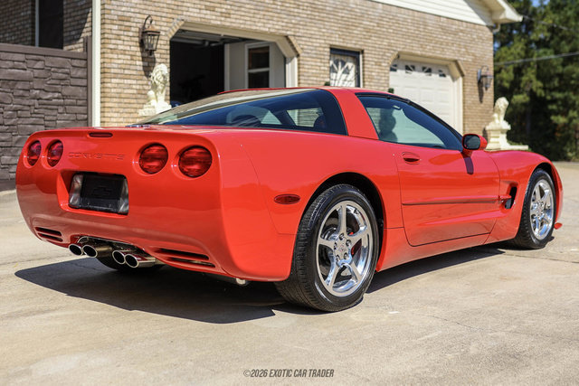 Used 2003 Chevrolet Corvette Coupe w/ Preferred Equipment Group RWD image 17