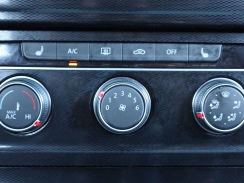 Used 2015 Volkswagen GTI SE w/ Lighting Package (SEL) image 40