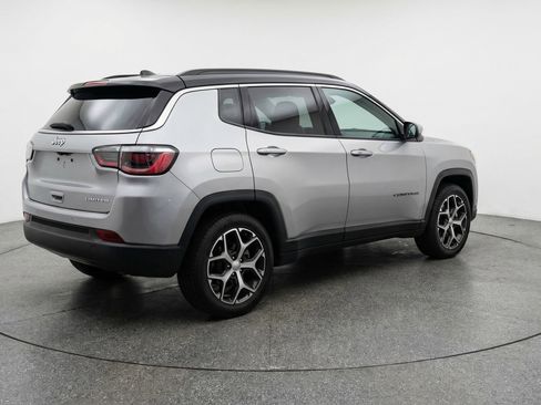 Used 2025 Jeep Compass Limited AWD/4WD image 9