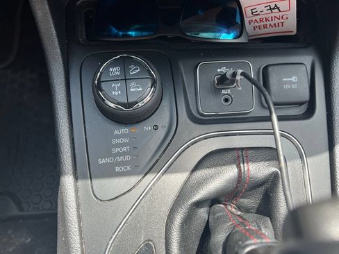 Used 2019 Jeep Cherokee Trailhawk w/ Cold Weather Group AWD/4WD image 20
