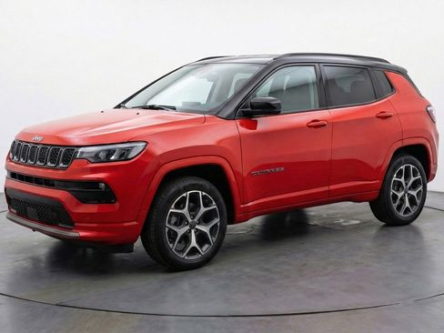Used 2025 Jeep Compass Limited AWD/4WD image 3