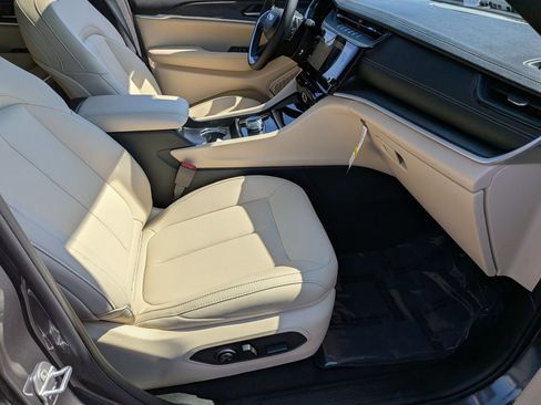 New 2026 Jeep Grand Cherokee Limited w/ Limited Altitude Package RWD image 36