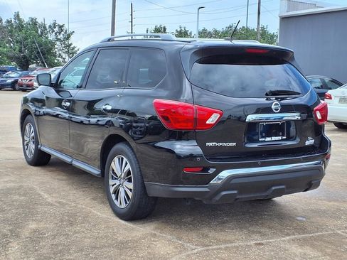 Used 2018 Nissan Pathfinder SL FWD image 2