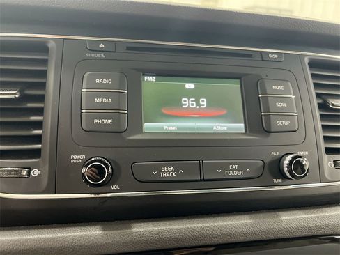 Used 2016 Kia Sedona LX image 13