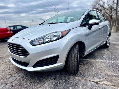 Used 2014 Ford Fiesta SE image 7