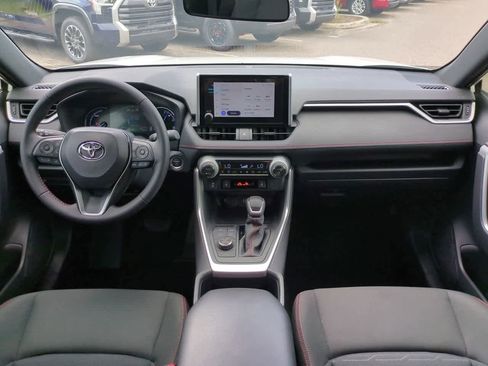 Used 2025 Toyota RAV4 SE AWD/4WD image 14