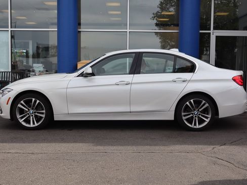 Used 2018 BMW 330i xDrive Sedan AWD/4WD image 2
