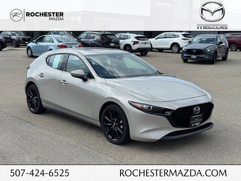 Used 2022 MAZDA MAZDA3 s FWD image 1