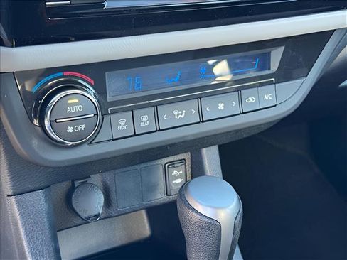 Used 2015 Toyota Corolla LE image 23