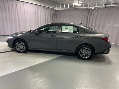 New 2026 Hyundai Elantra Hybrid FWD image 4