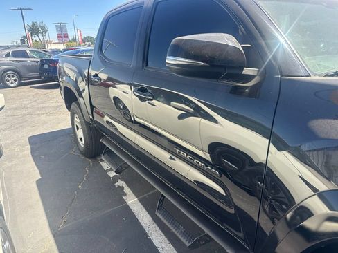 Used 2020 Toyota Tacoma TRD Sport w/ Technology Package RWD image 6