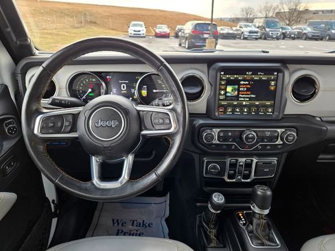 Used 2022 Jeep Wrangler Unlimited Sahara image 20
