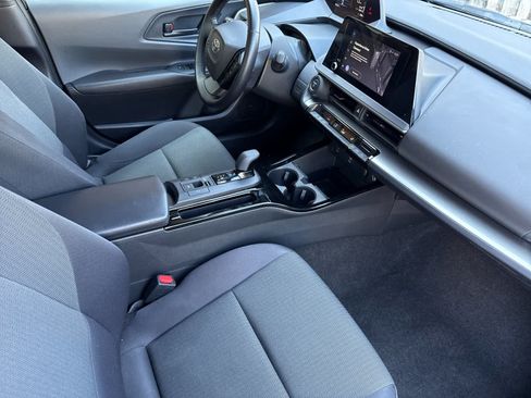 Used 2024 Toyota Prius LE FWD image 15