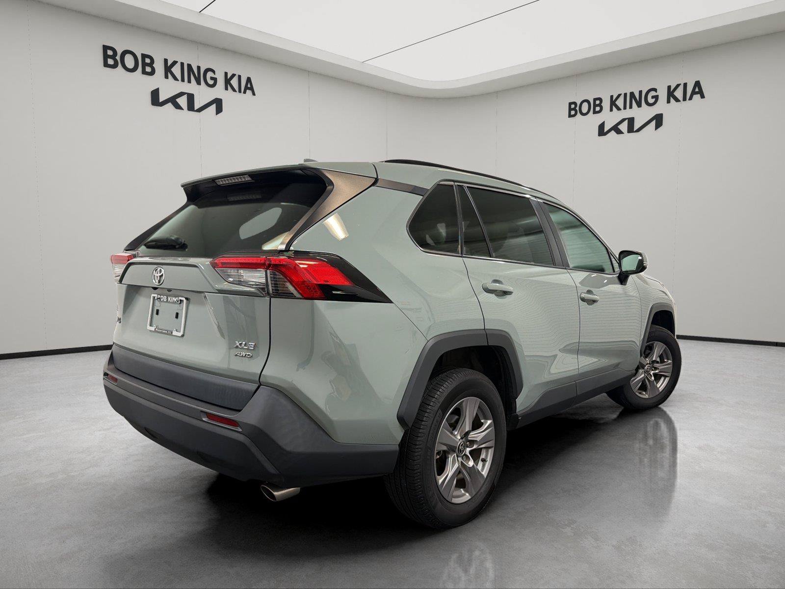 Used 2022 Toyota RAV4 XLE w/ Convenience Package AWD/4WD image 5
