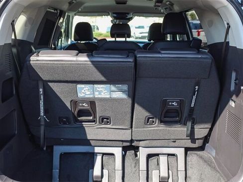 New 2026 Kia Carnival EX image 25