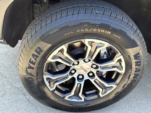 Used 2023 GMC Canyon AT4 w/ AT4 Premium Package AWD/4WD image 12