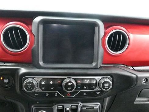 Used 2021 Jeep Gladiator Rubicon AWD/4WD image 13