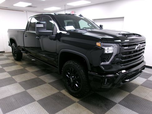 Used 2026 Chevrolet Silverado 2500 High Country w/ Midnight Edition AWD/4WD image 13